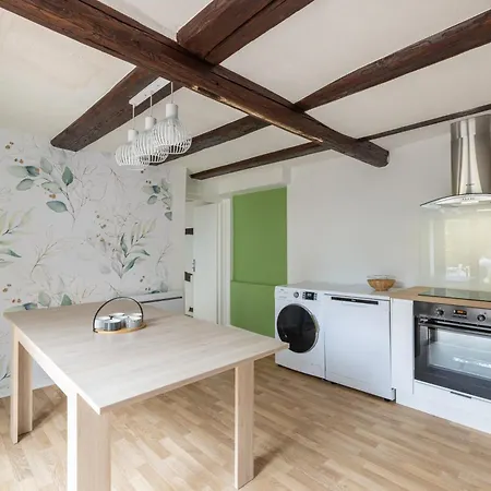 Holiday home Grand Pomme D'api Et D'amour-6 A 12 Personnes *