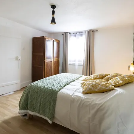 Grand Pomme D'api Et D'amour-6 A 12 Personnes * Urschenheim